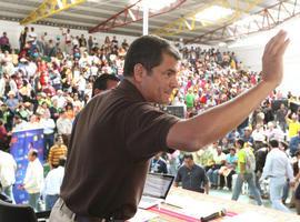 Correa se solidariza con los familiares del fallecido poeta manabita Horacio Hidrovo