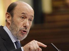 Rubalcaba critica que Rajoy culpabilice de la crisis a parados y pensionistas