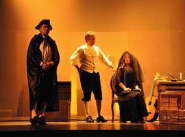 Odisea Teatro representa este viernes en el IES de Llanes la obra “Jovellanos, la pasión oculta”