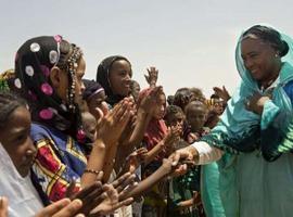 Barbara Hendricks pide ayuda durante su visita a los refugiados malienses en Burkina Faso