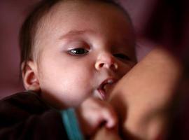 Lactancia materna podría salvar a un millón de niños al año, afirma UNICEF
