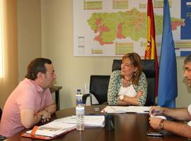 La consejera de Bienestar Social se reúne con el alcalde de Cudillero