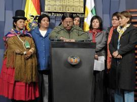 Ministras salen en defensa de Evo Morales, acusado por un opositor de embarazar a una menor