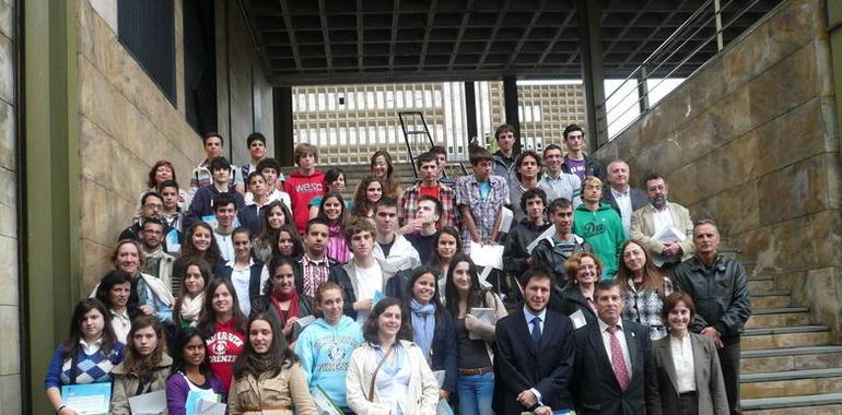 “El Paraguas de Vetusta” del Colegio Santo Domingo de Oviedo gana el Premio “El País de los Estudiantes”