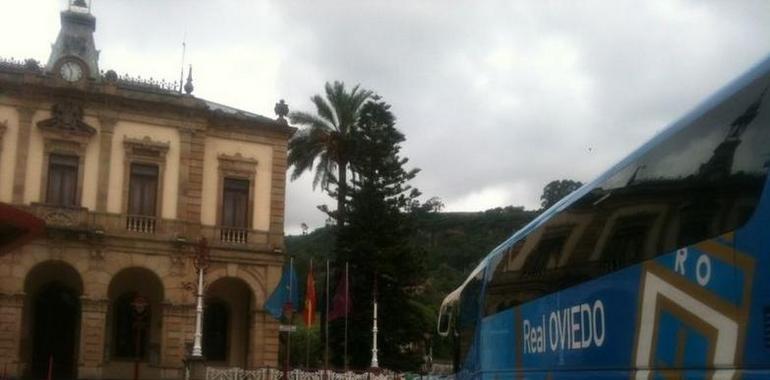 El autobús azul comenzó a Resembrar el oviedismo por Asturias