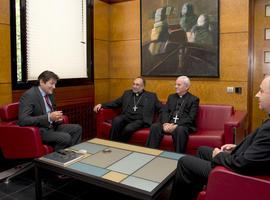 El presidente del Principado se reúne con el nuncio apostólico y el arzobispo de Oviedo