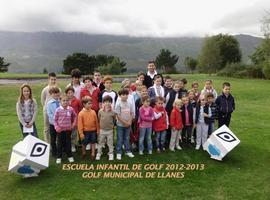 La Escuela Municipal Infantil de Golf de Llanes inició el pasado sábado el nuevo curso 2012/13 