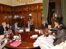 Arias Cañete compromete a la consejera de Asturias ayudas extraordinarias al sector lácteo 