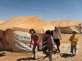 El número de refugiados sirios en países vecinos se triplica en tres meses