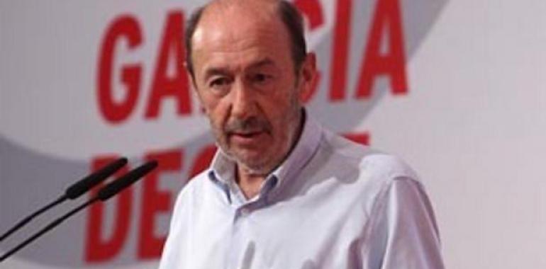 Rubalcaba acusa a Rajoy de "austericidio"