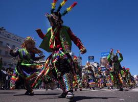 12.000 bailarines honran a la Virgen de Copacabana