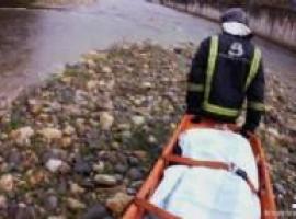 Rescatado un herido tras caer al puente de Seana en Mieres