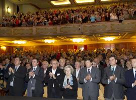 Se celebró el homenaje a Santiago Carrillo en el Teatro Jovellanos