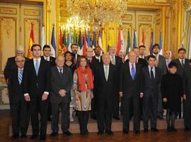 El Rey Juan Carlos I llama a reforzar la relación entre los países iberoamericanos en la Cumbre de Cádiz