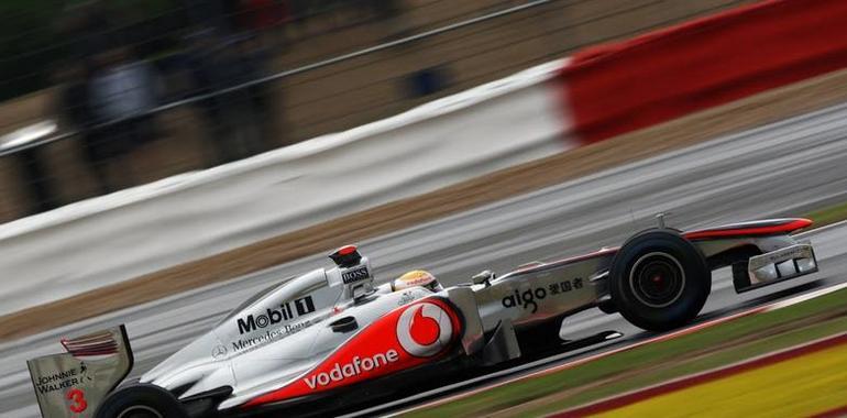 Hamilton logra la pole en Abu Dhabi, Alonso saldrá séptimo