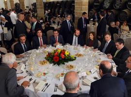 Presidente Santos comparte con líderes españoles reformas para superar crisis 
