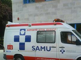 Herido el conductor de un vehículo tras salirse de la vía en Sama de Langreo