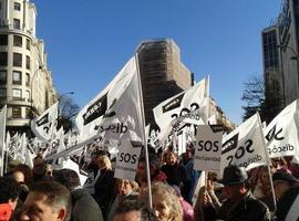 Sonora batucada de los discapacitados españoles a Rajoy en las calles de Madrid