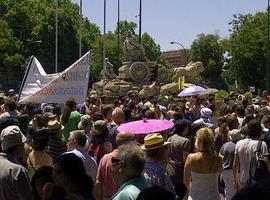 Más de 40.000 madrileños reivindican cívicamente el 19J en la plaza de Neptuno
