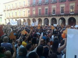 La Plaza Mayor de Gijón, petada de miles de asturianos el 19J