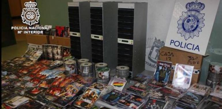 Intervenidos más de 65.000 CD y DVD "piratas" y centenares de prendas falsas de reconocidas marcas