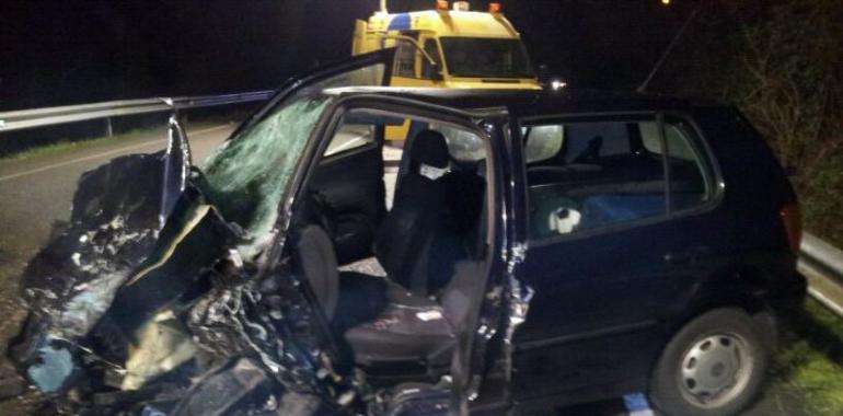 Dos heridos de consideración en un accidente a la altura de Corias de Pravia
