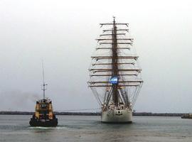 La Fragata Libertad ya navega en aguas internacionales de regreso a la Argentina
