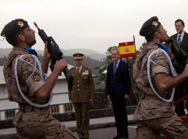 Rajoy felicita a los contingentes españoles en el mundo que \"nos hacen aquí más seguros\"