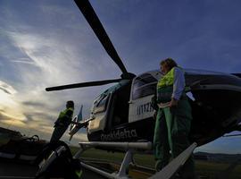 Un helicóptero de la Ertzaintza rescata a un montañero en el monte Udalaitz
