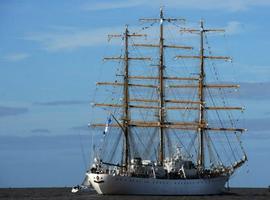 La fragata Libertad llega a Mar del Plata