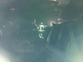 Un incendio calcina 15 coches en Mejorada del Campo
