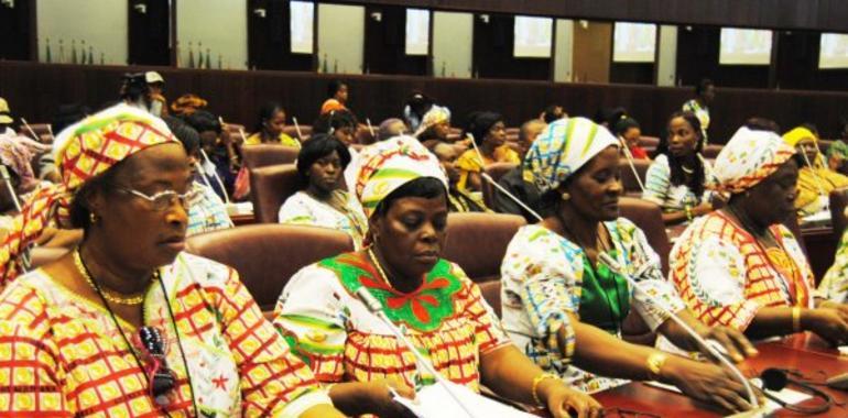 Las mujeres “estrenan” el Palacio de Conferencias de Sipopo