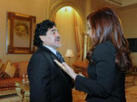 Cristina Kirchner se reunió con Maradona en Abu Dabi