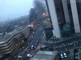 Dos muertos y 11 heridos en un choque de helicóptero en Vauxhall Road, Londres
