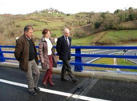 La Consejería invertirá cerca de 2M€ para mejorar carreteras y caminos del concejo de Bimenes