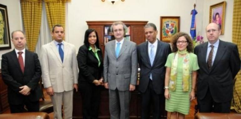 Gobiernos dominicano y de España dejan en funcionamiento el "Correo Giro Urgente" 