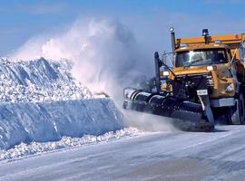 La nieve pone 16 puertos de montaña con cadenas y Pajares cerrado al tráfico pesado