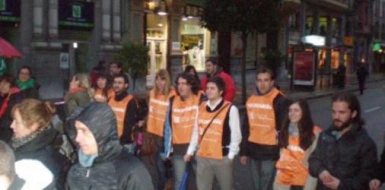 Miembros dIniciativa pol Asturianu participen na manifestación contra la LOMCE