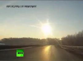 El impacto de un meteorito en Rusia causa cientos de heridos (VÍDEO)