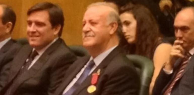 Vicente del Bosque recibe la Medalla al Mérito Deportivo de la ciudad de Zaragoza