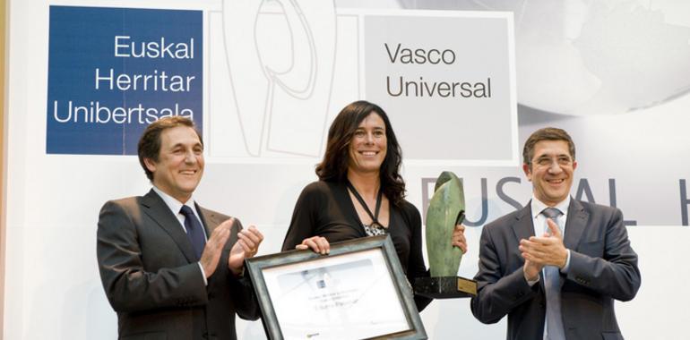 Edurne Pasaban recibe el Premio Vasco Universal 2010 