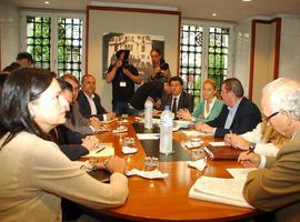 El PP inicia sus conversaciones con Foro Asturias proponiendo medidas de austeridad y transparencia