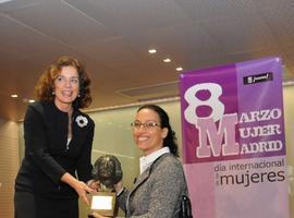 Teresa Perales recibió el Premio Clara Campoamor