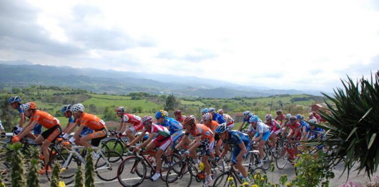 El ciclismo asturiano lucha por la Vuelta