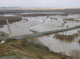 Cortada al tráfico la N-113 (Pamplona-Madrid) inundada por el desbordamiento del río Ebro 