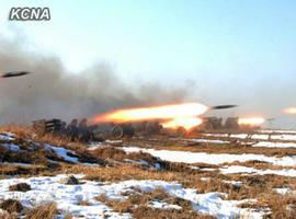 Corea del Norte traslada a la costa un misil balístico de largo alcance