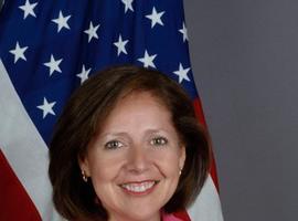 Embajadora norteamericana reconoce avances políticos en Paraguay