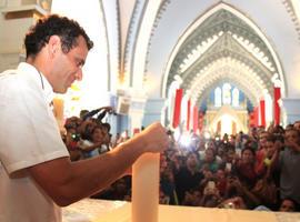 Capriles llama a \" votar sin miedo que Dios y la Virgen nos acompañan\"