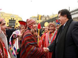 Alán García condecora con la Orden “El Sol del Perú”  a la imagen del Señor de Qoylloriti