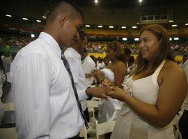 Mil 500 parejas se casan en una multitudinaria boda en Panamá